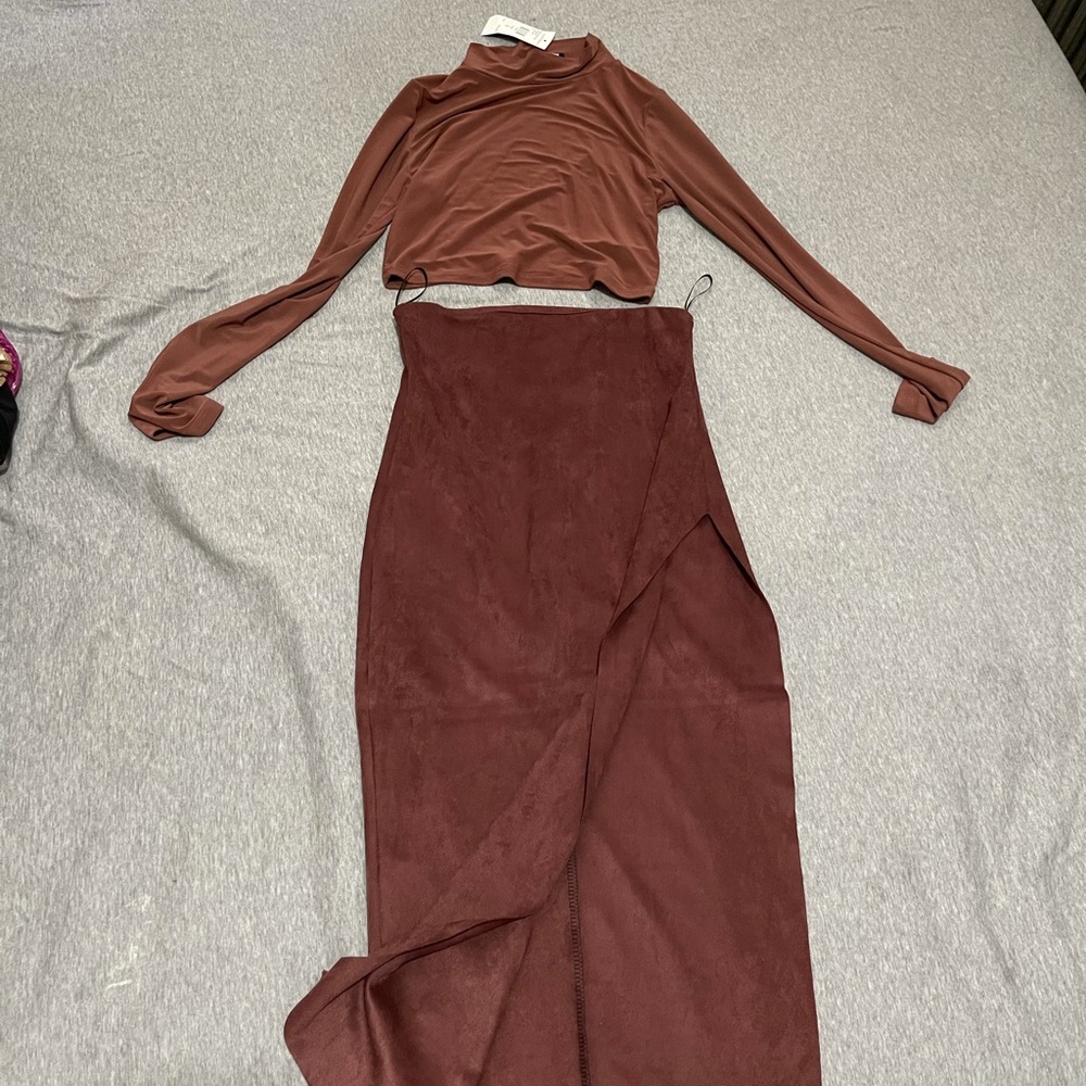 Crop top & velvet skirt Set